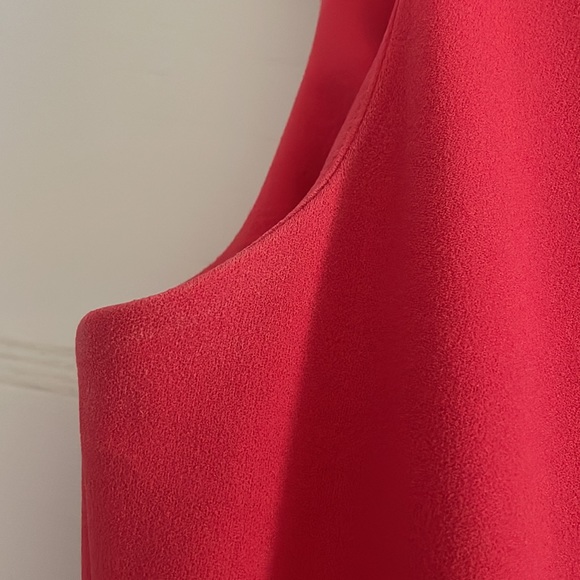 Bright pink Calvin Klein sheath dress size 6 with small hole in the back seam - Picture 4 of 6